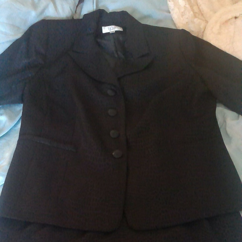 Le suit